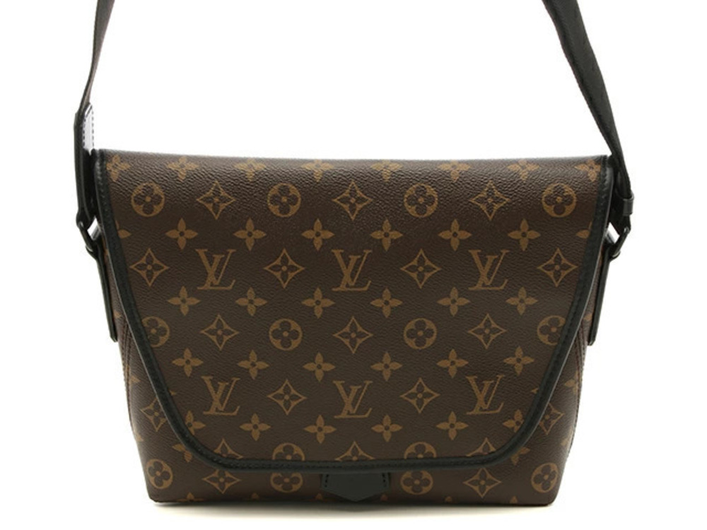 LOUIS VUITTON Magnetic Messenger Shoulder Bag Monogram Macassar Brown